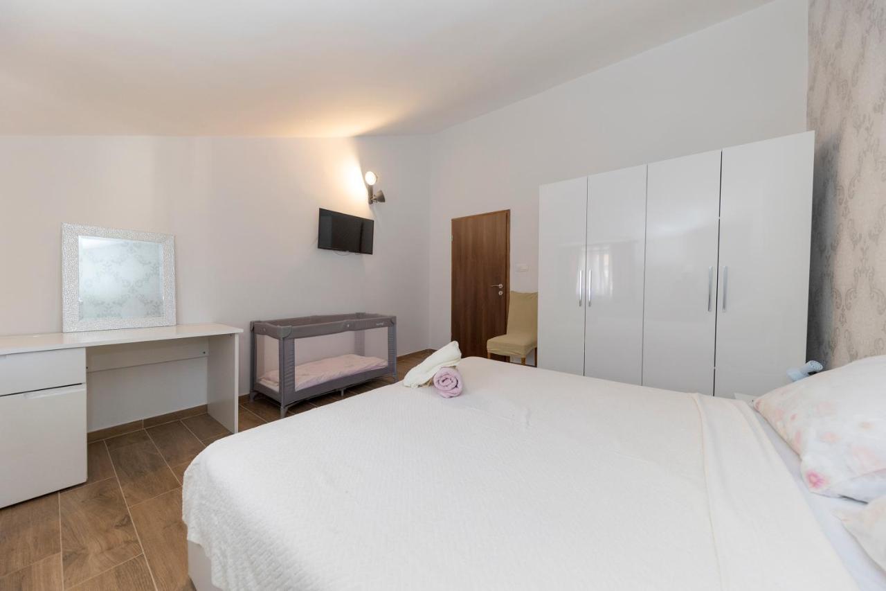 Apartman Lana 比奥格勒·纳·莫鲁 外观 照片